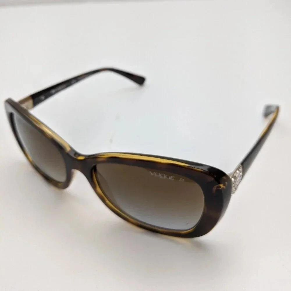 Vogue frame 10